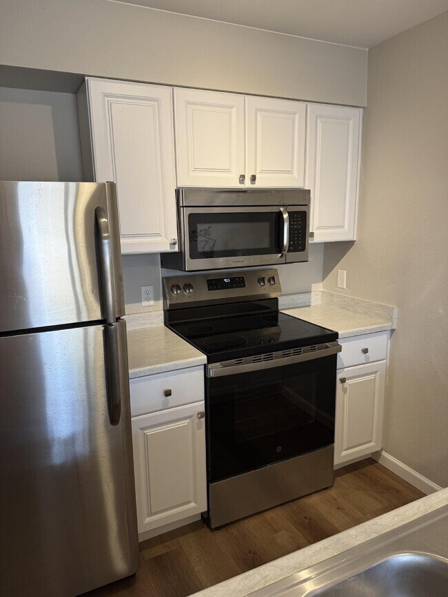 Building Photo - 1bd/1ba condo on 1st floor w/ pool access *1/2 off first month's rent
