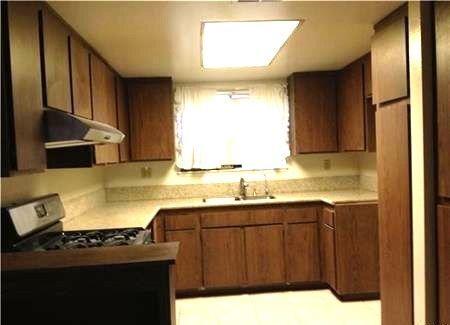 Building Photo - 1008 Las Lomas Dr