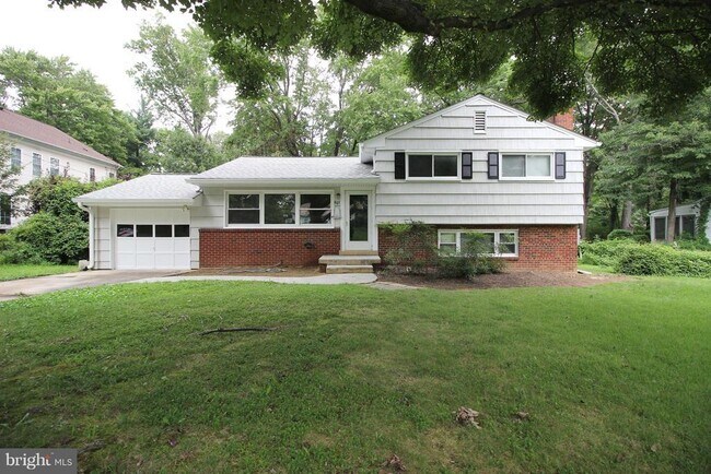 Primary Photo - 907 Hillcrest Dr SW