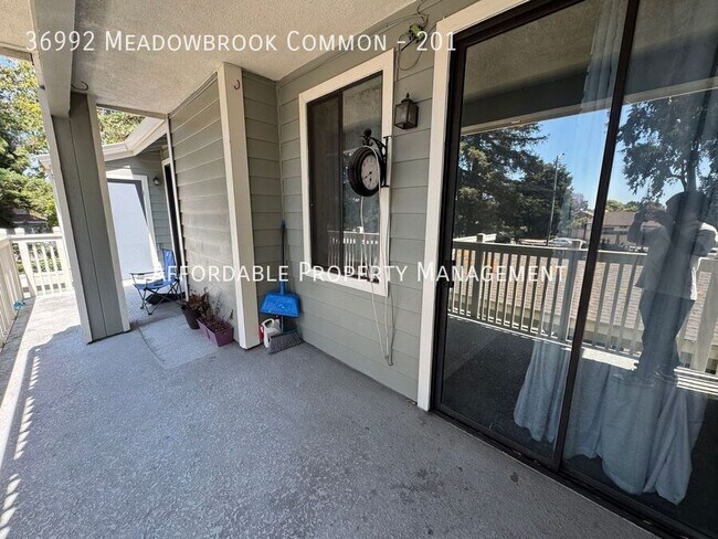Building Photo - 36992 Meadowbrook Common