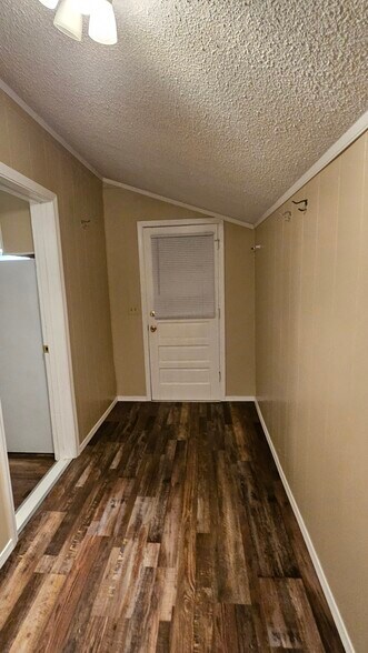 Building Photo - 134 Bates St NE