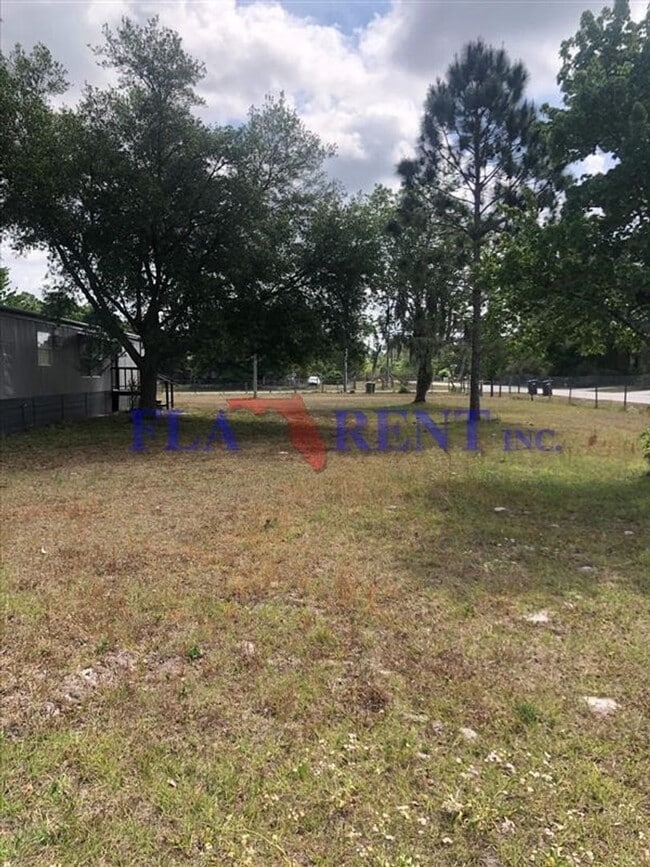 Building Photo - Newly renovated 4/2 Mobile home on large l...
