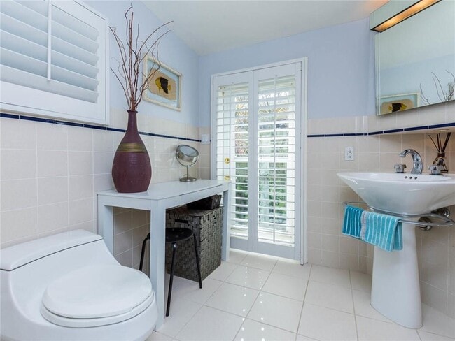 Building Photo - 2319 NE 16th Ave