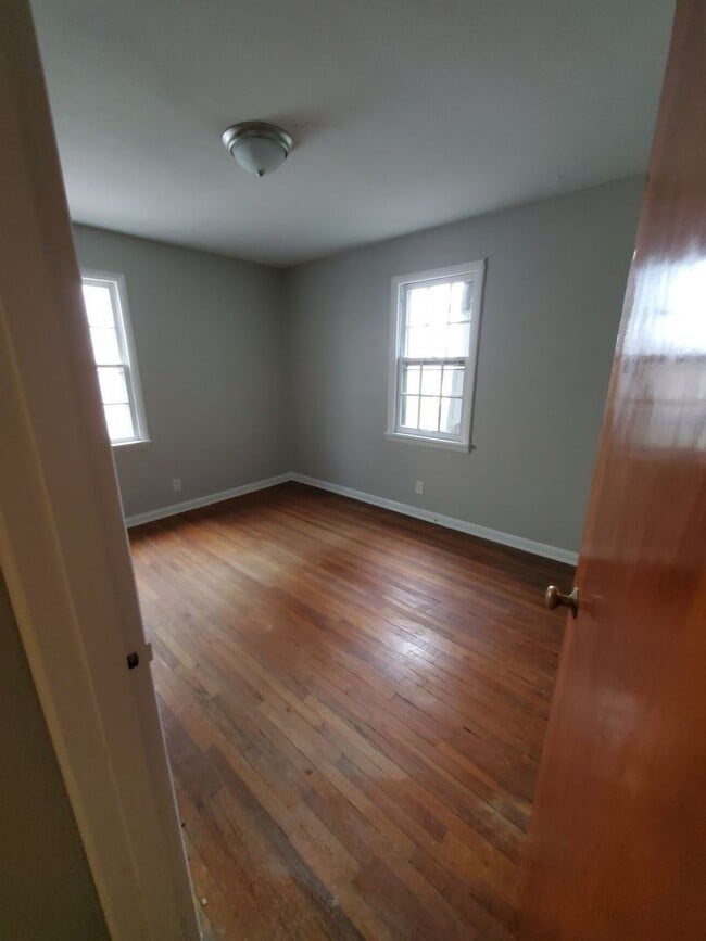 3 BR NE Canton House for rent 1636 St Elmo Ave NE Canton OH 44705