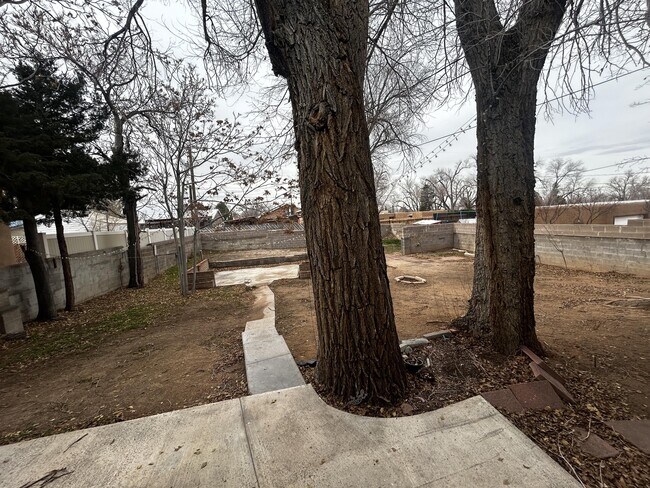 Building Photo - 511 Carlisle Blvd SE