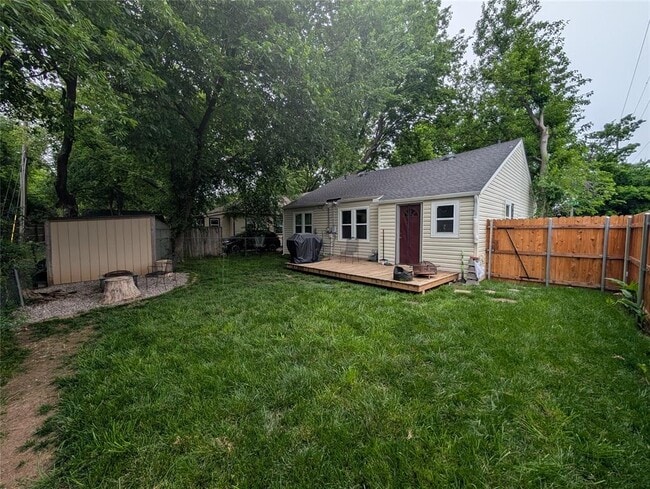 Building Photo - 101 Maple Ln