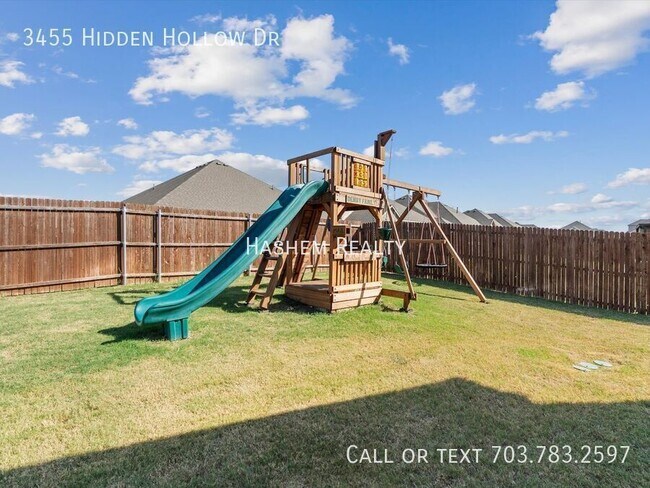 Building Photo - 3455 Hidden Holw Dr