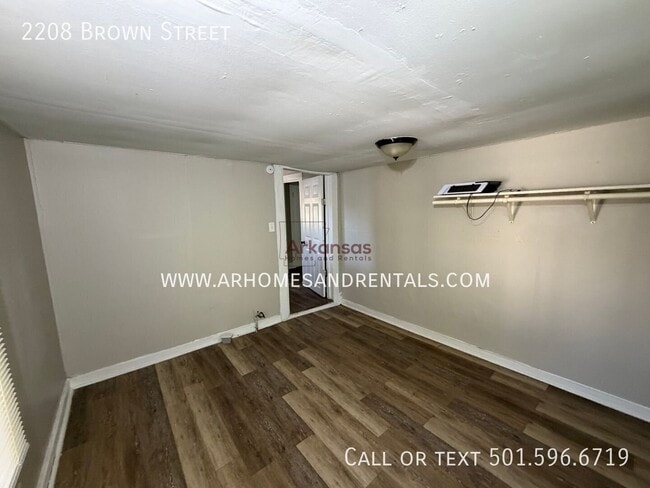 Building Photo - 2208 Brown St