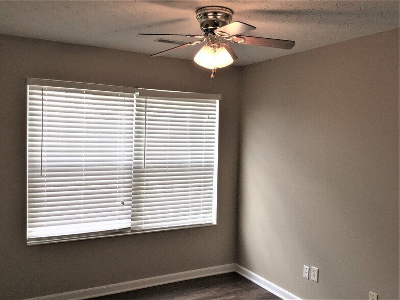 Building Photo - 6560 Black Forest Ct