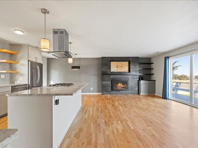 Building Photo - 3603 W Canal Dr