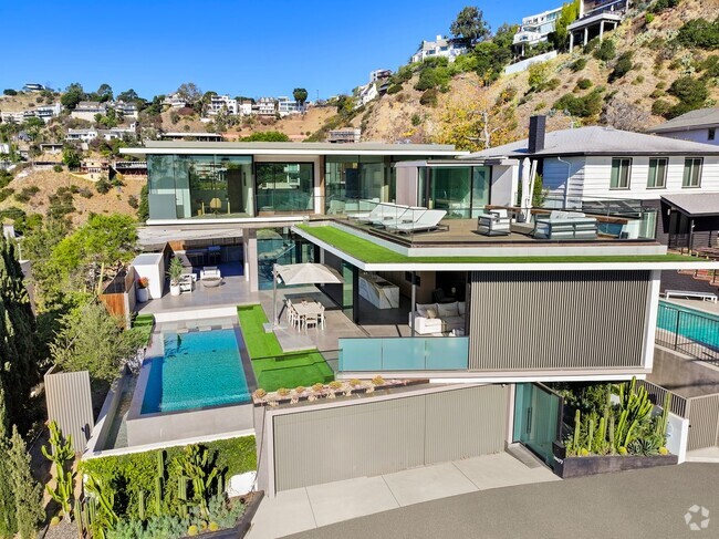 Building Photo - 1807 Blue Heights Dr
