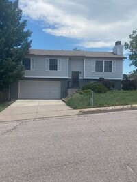 Building Photo - Move in ready home on Flintridge!