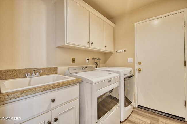 Building Photo - 1044 Cherry Creek Cir