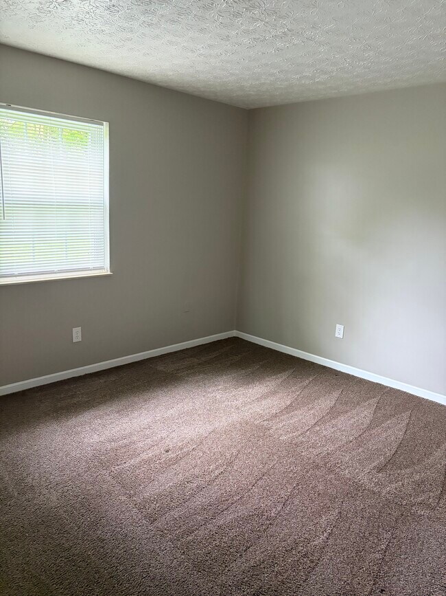 Building Photo - Green Acres - 4943-4959