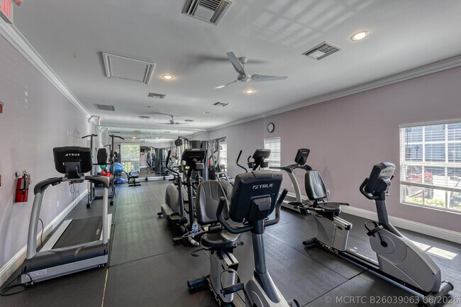 Building Photo - 6457 Bay Club Dr