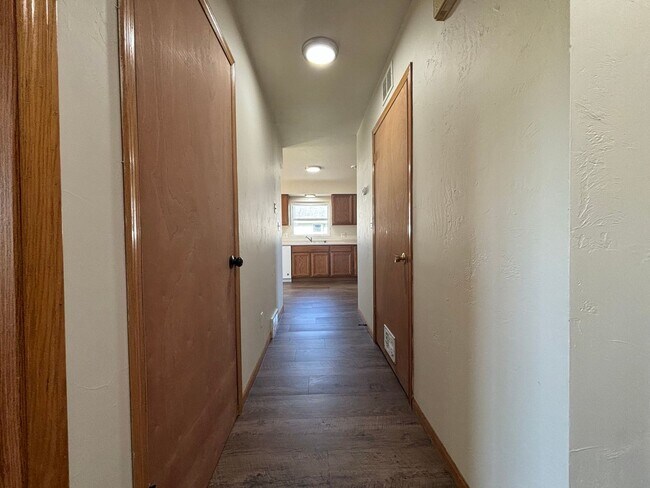 Building Photo - 416 Pecor St