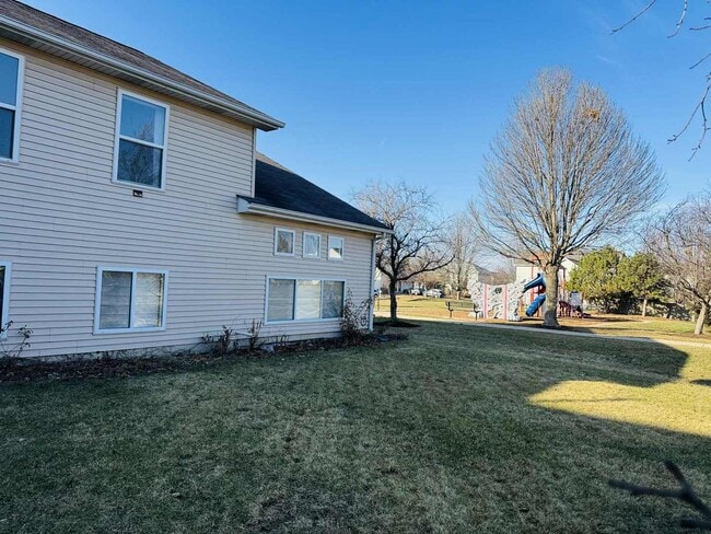 Building Photo - 425 Claire Ave