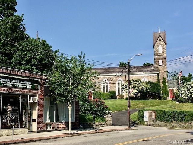 Building Photo - 27 Main St
