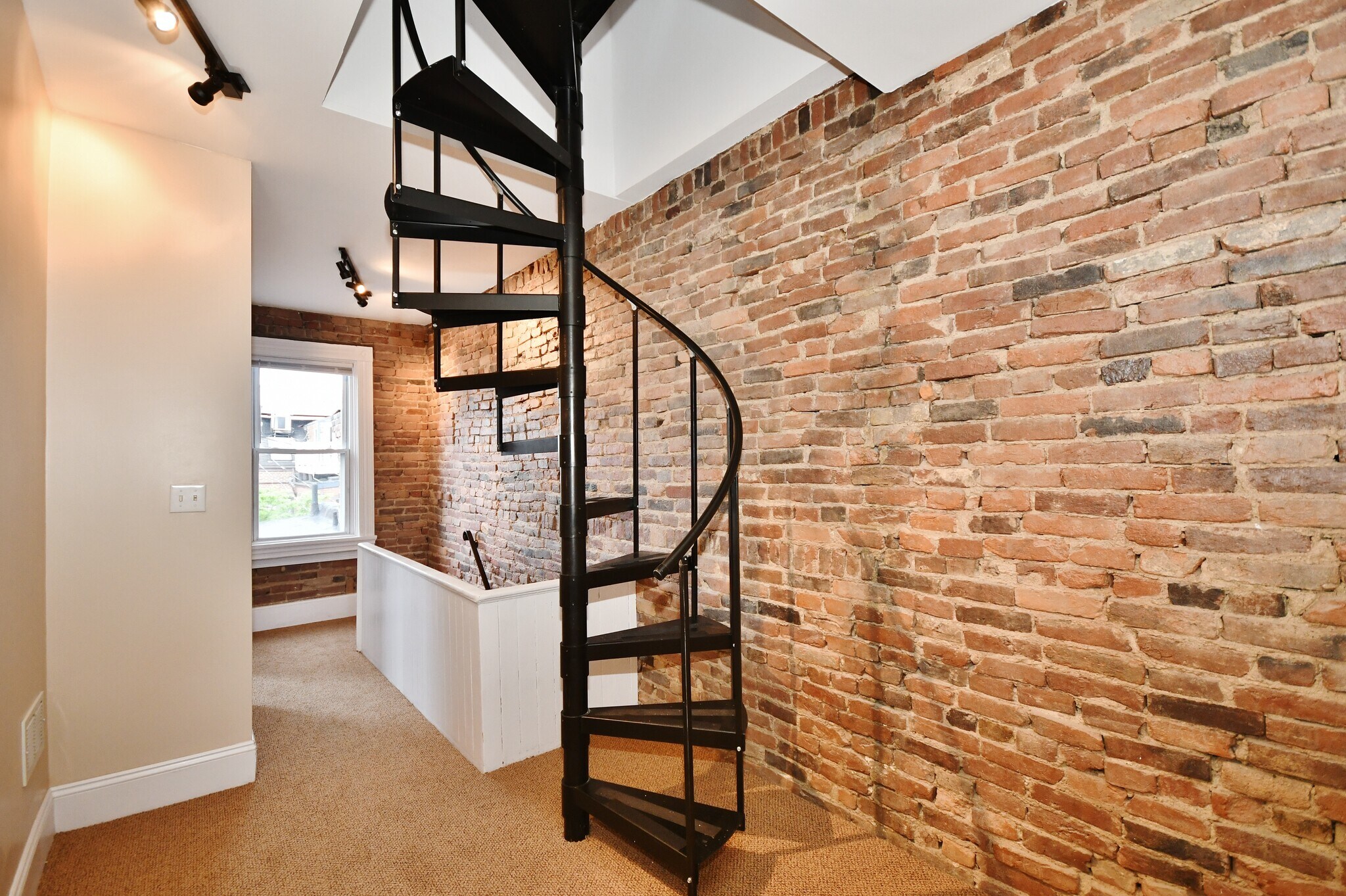 Building Photo - 121 S 16th St