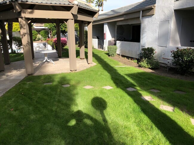 Primary Photo - 5301 E Waverly Dr