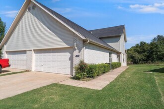 Building Photo - Milliken Duplex