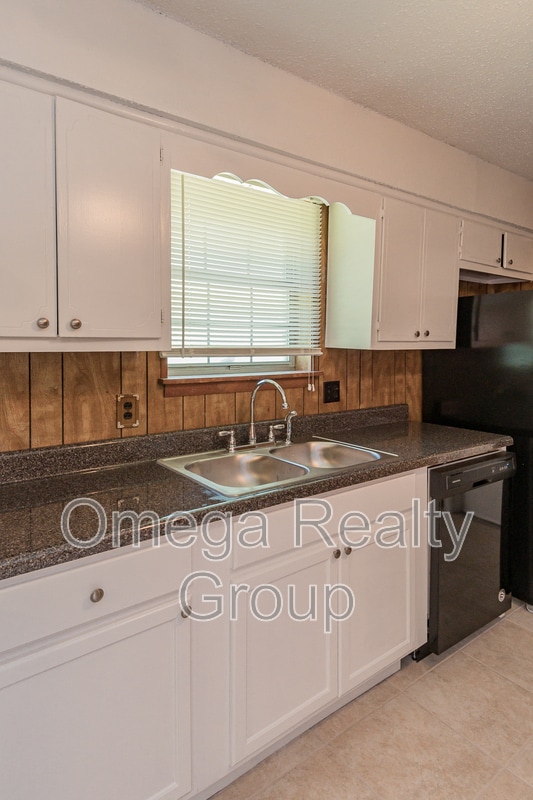 Building Photo - 213 Ashley Dr