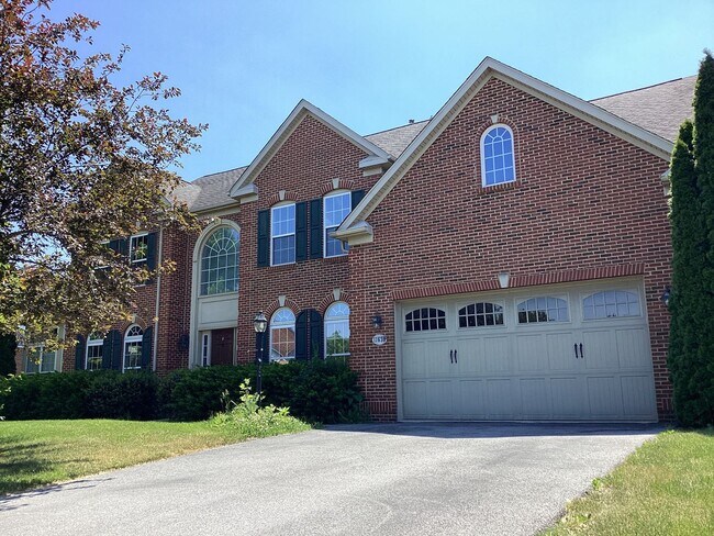 Building Photo - House in Country Club Estates