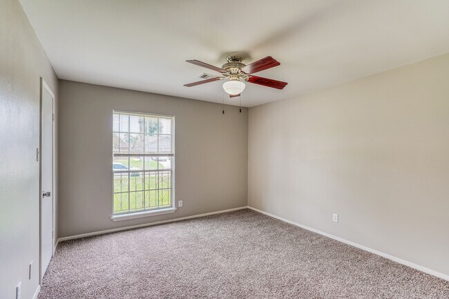 Building Photo - 13914 Duncannon Dr