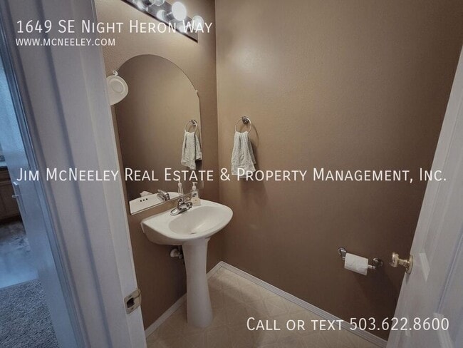 Building Photo - 1649 SE Night Heron Way
