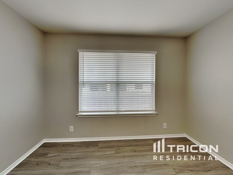 Building Photo - 227 Rock Springs Dr