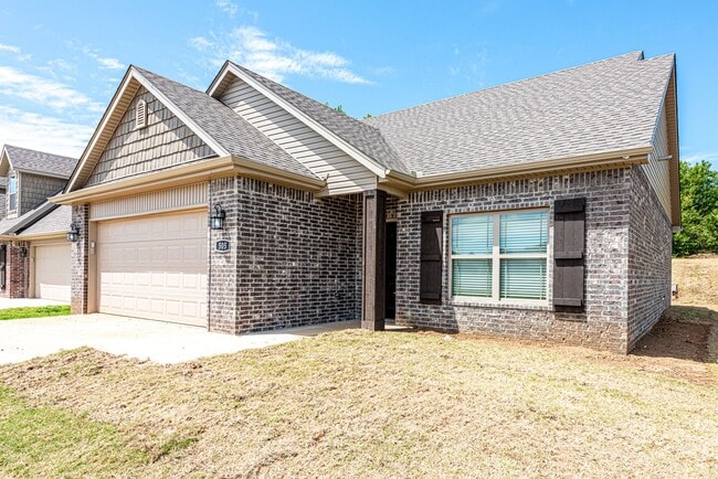 Building Photo - 505 W Laurel Ave, Rogers, AR 72758