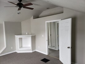 Building Photo - 198 E Cotton St