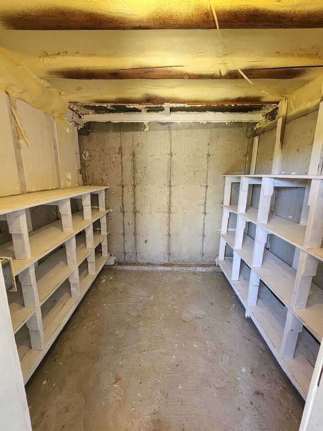 Building Photo - Wildlife abundant, log 2bdrm/1ba lower apa...