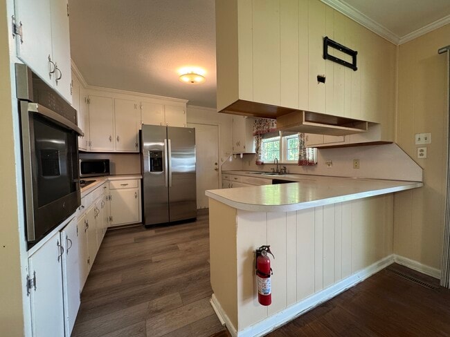 Building Photo - 117 Southerland Dr