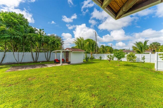 Building Photo - 4301 SW 85th Ave