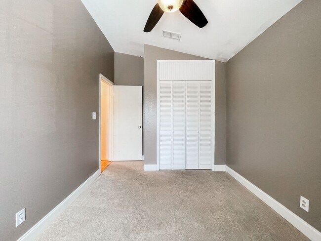 Building Photo - ***Beautiful 2 Bed, 2 Bath Condo in the Heart of Pensacola!***