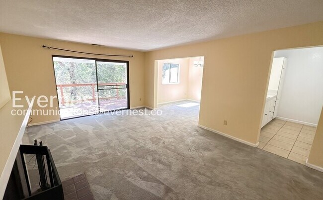 Building Photo - 914 Valley Run
