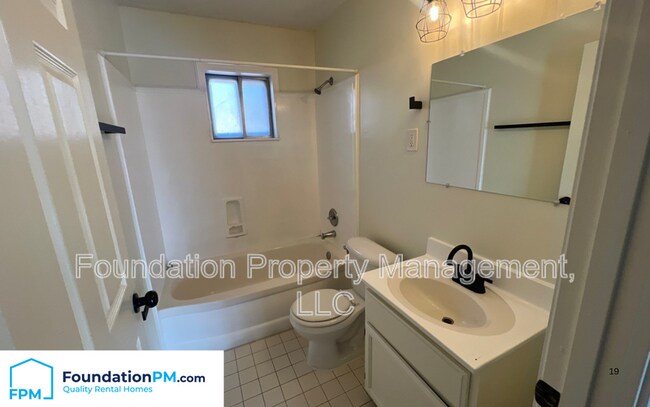 Building Photo - 34 N Idlewild St