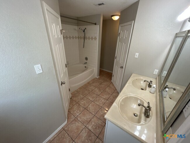 Building Photo - 4507 Lonesome Dove Dr