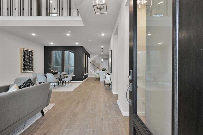 Building Photo - 16630 Lake Austin St