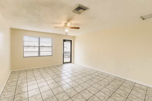 Building Photo - 3313 Plaza Pl