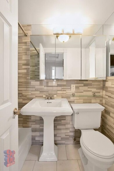 Building Photo - 248 Mott St