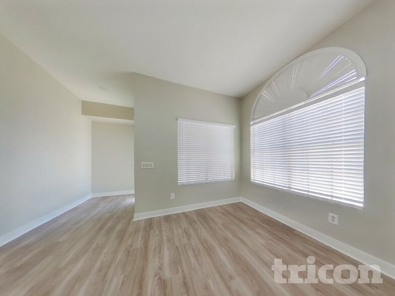 Building Photo - 6340 W Mercer Ln