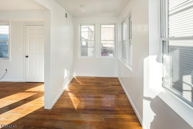 Building Photo - 29 William St