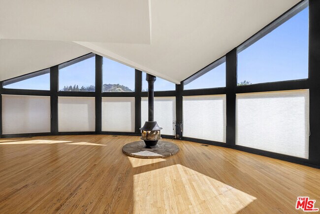 Building Photo - 3540 Berry Dr