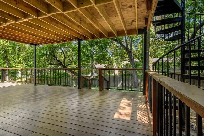 Building Photo - 1708 Fawn Dr