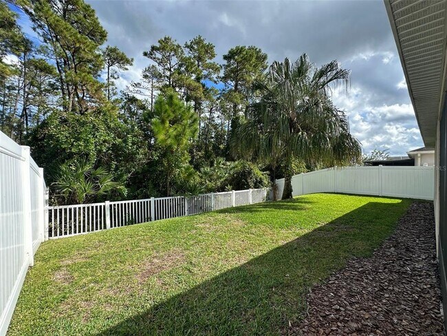 Building Photo - 521 White Coral Ln