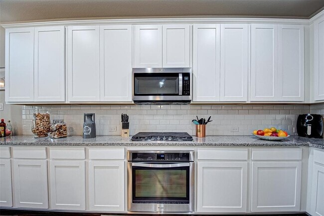 Building Photo - 23811 Via Viale Dr