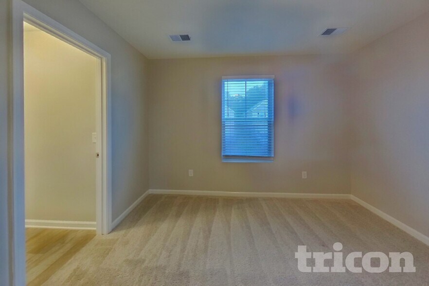Building Photo - 1076 Crescent Moon Lp