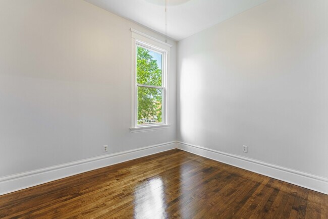 Building Photo - 1632 S Drake Ave